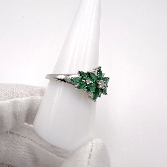 .925 Sterling Silver Rhodium Plated Green Cz Flower Ring - Picture 7 of 17